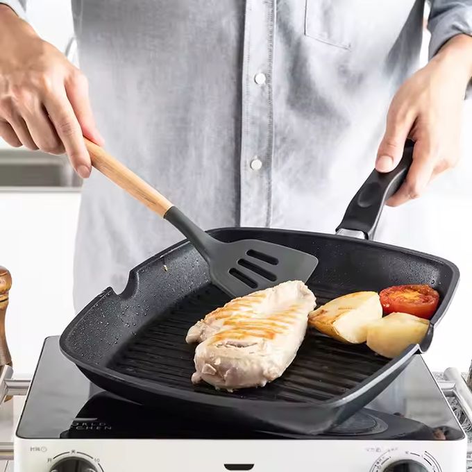 LOUCHES DE CUISINE GRIS